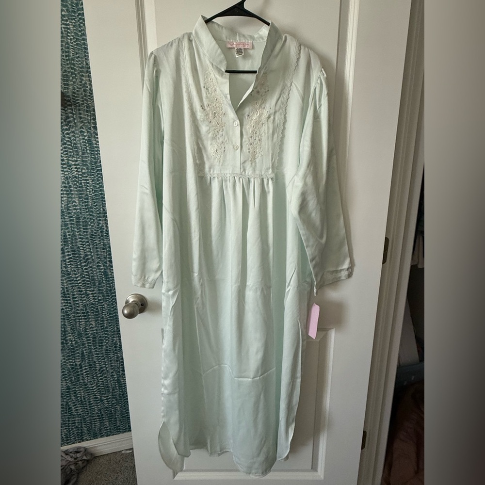 Vintage Oscar de la Renta Mint Chemise nightgown with Lace Trim- DeadStock NWT